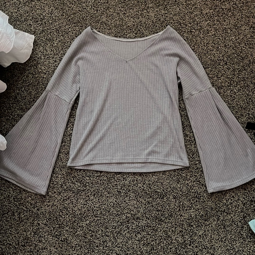 🩶gray flared long sleeve top